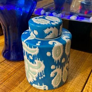 Vintage Blue and White Ginger Jar with Lid.